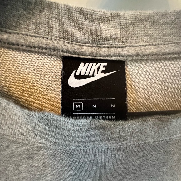 Women’s Nike sweatshirt. XS. Worn less than 5 times. - Picture 2 of 3